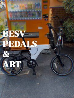 .
━━━━━━━━━━━━━━━━━
BESV PEDALS & ART  此花区 西九条編
━━━━━━━━━━━━━━━━━

大阪・関西万博を契機に開催された
ポーランドの文化と芸術を祝う式典
「農民の踊り in大阪」を記念して、

@wallshare さまのサポートによる
ポーランドの名画《Indian Summer》を
hitch @hitch_w9 さんが制作された作品です

#BESV #ベスビー #PSF2
#此花区 #西九条駅